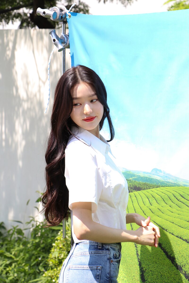 210804 Starship Naver Post - Wonyoung's innisfree CF Behind documents 20