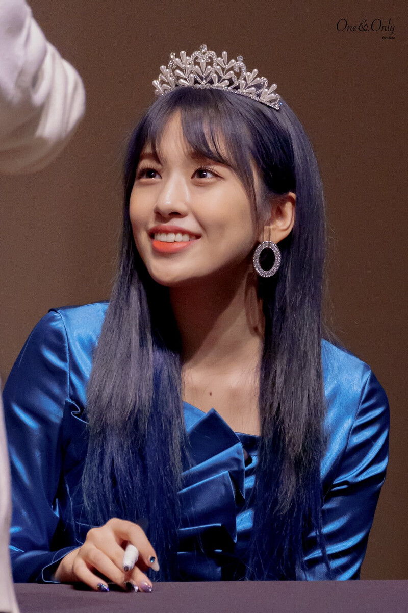 200221 IZ*ONE Yujin at BLOOM*IZ Fansign documents 8