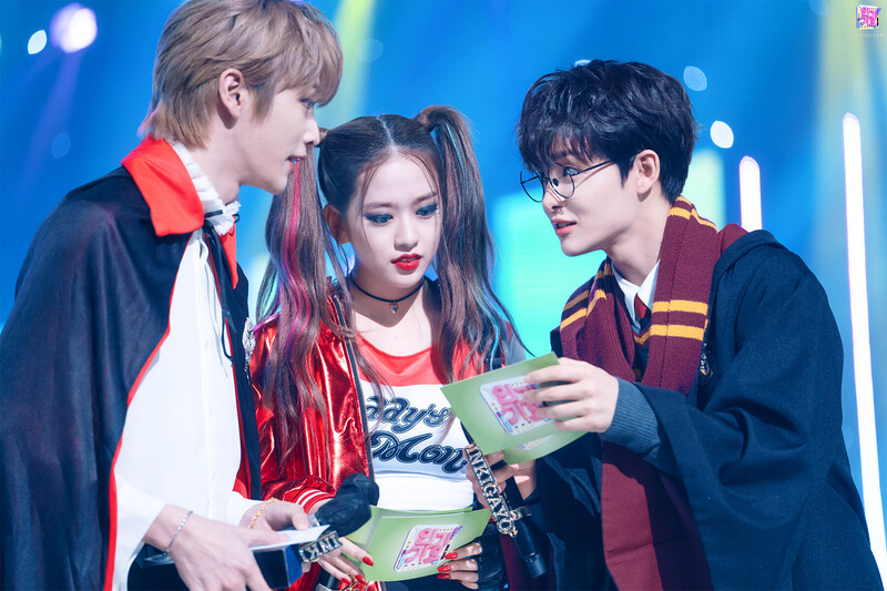 211031 Inkigayo MC's Yujin, Jihoon & Sungchan documents 5