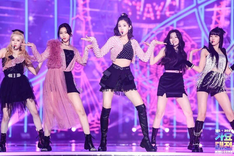 211225 STAYC at SBS Gayo Daejeon documents 27