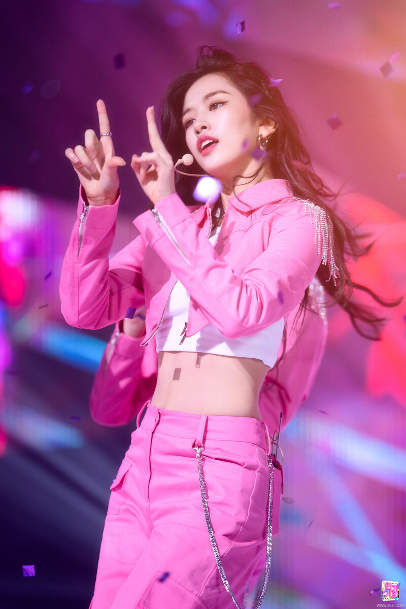 220424 IVE Yujin - ‘LOVE DIVE’ at Inkigayo documents 1