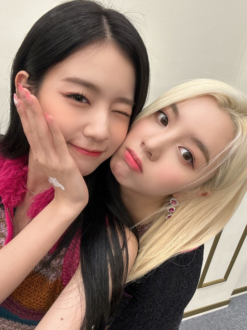 230409 WOOAH - WOOYEON sns update with LUCY documents 2