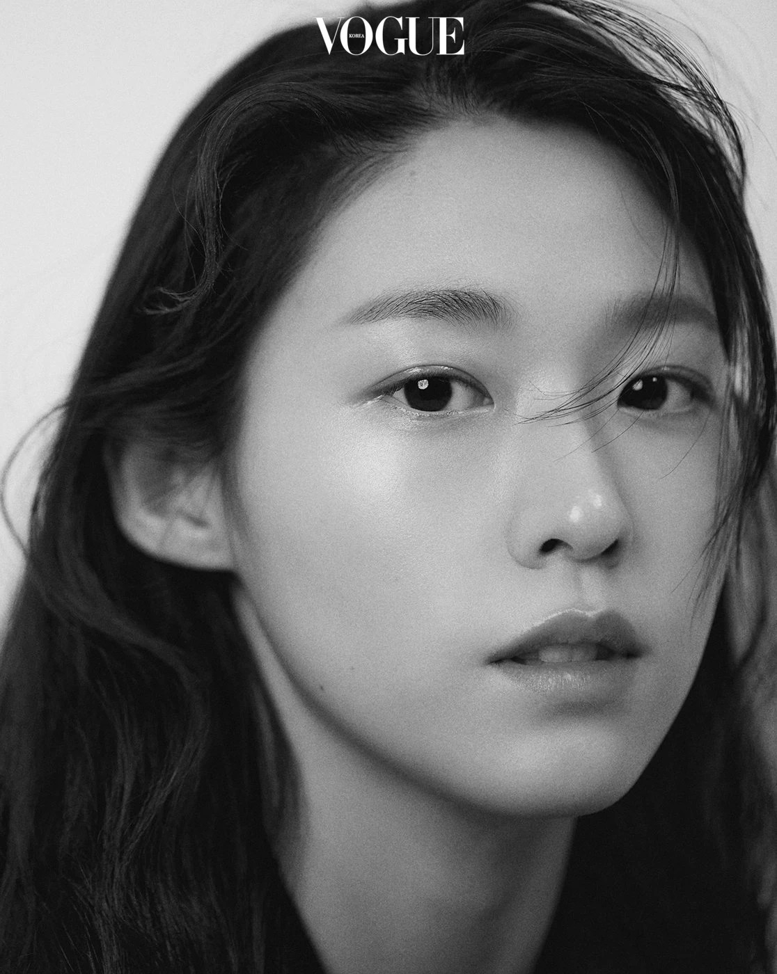 Seolhyun-for-Vogue-Korea-March-2021-documents-5.jpeg