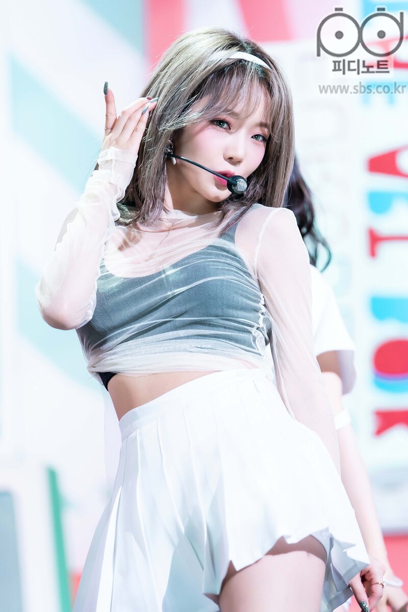 210905 fromis_9 - 'Talk & Talk' at Inkigayo documents 10