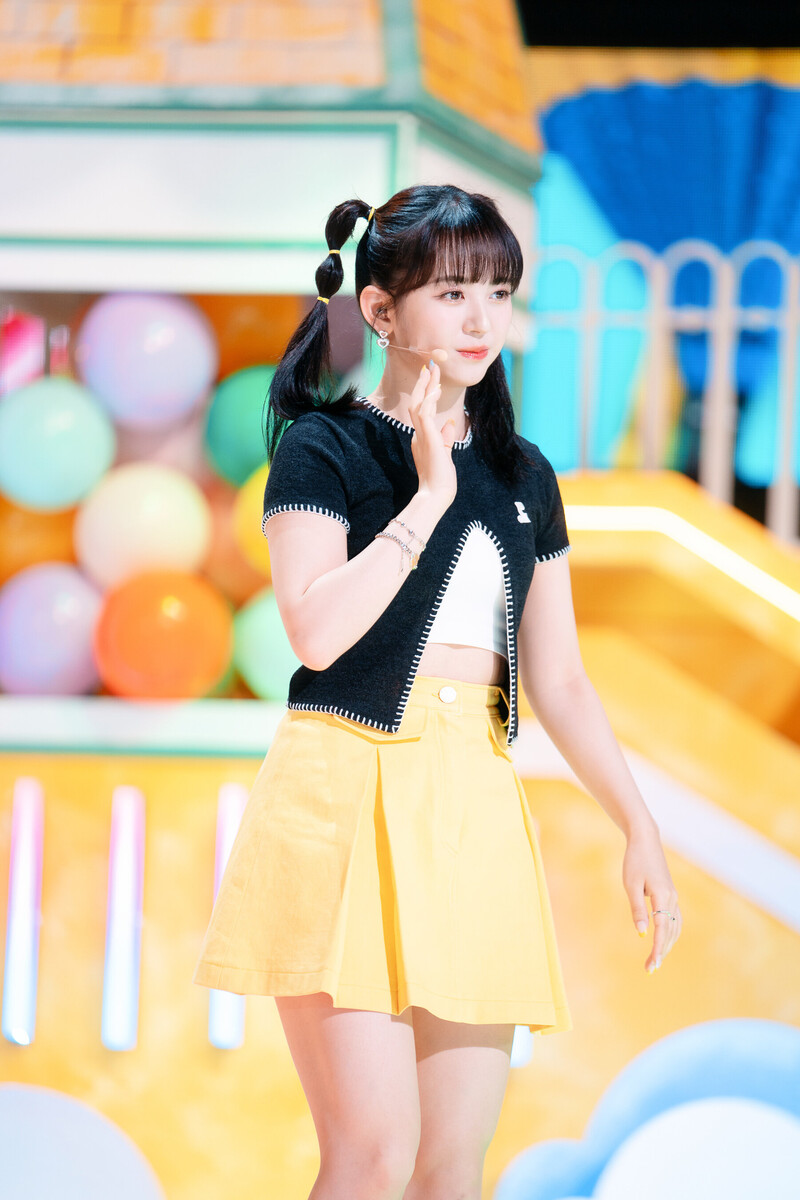 220703 Kep1er Mashiro 'Up!' at Inkigayo documents 25