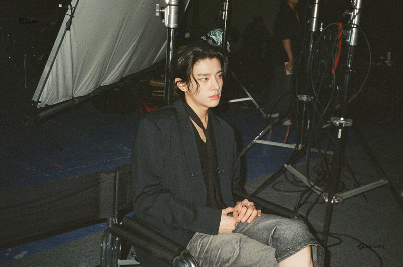 ENHYPEN <ROMANCE : UNTOLD> BEHIND PHOTO (FILM VER.) - JAKE documents 3