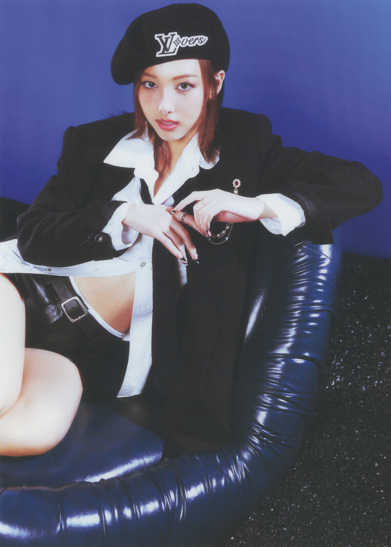 NAYEON 2nd Mini Album 'NA'  SCAN Photobook documents 1