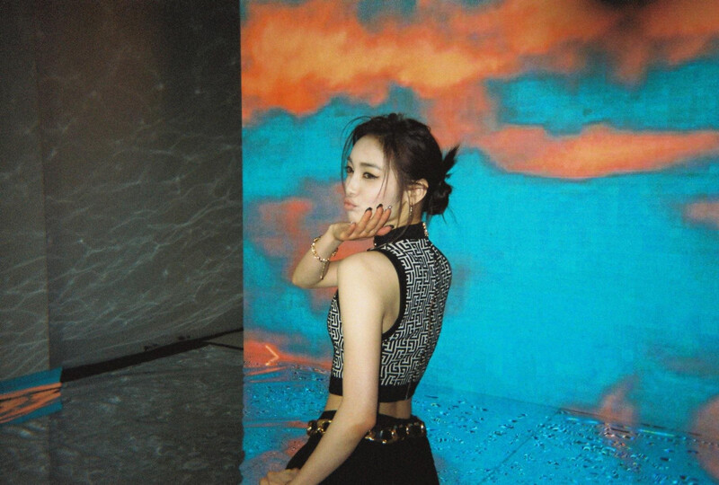 220712 XG Weverse Update - XG "MASCARA" Photoshoot | Behind Photo (film Ver.) documents 1