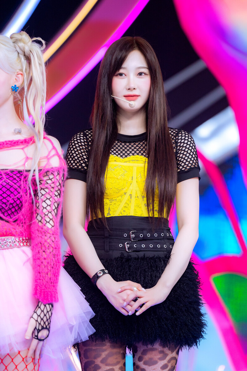 240519 aespa Giselle - 'Supernova' at Inkigayo documents 1