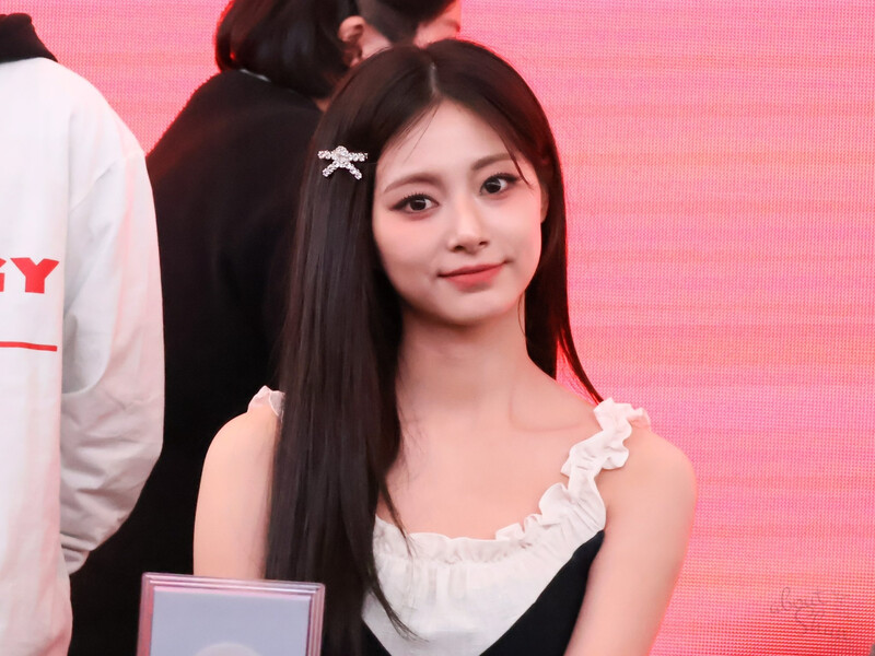 241215 TWICE Tzuyu - Blue Dream Media Fansign documents 3