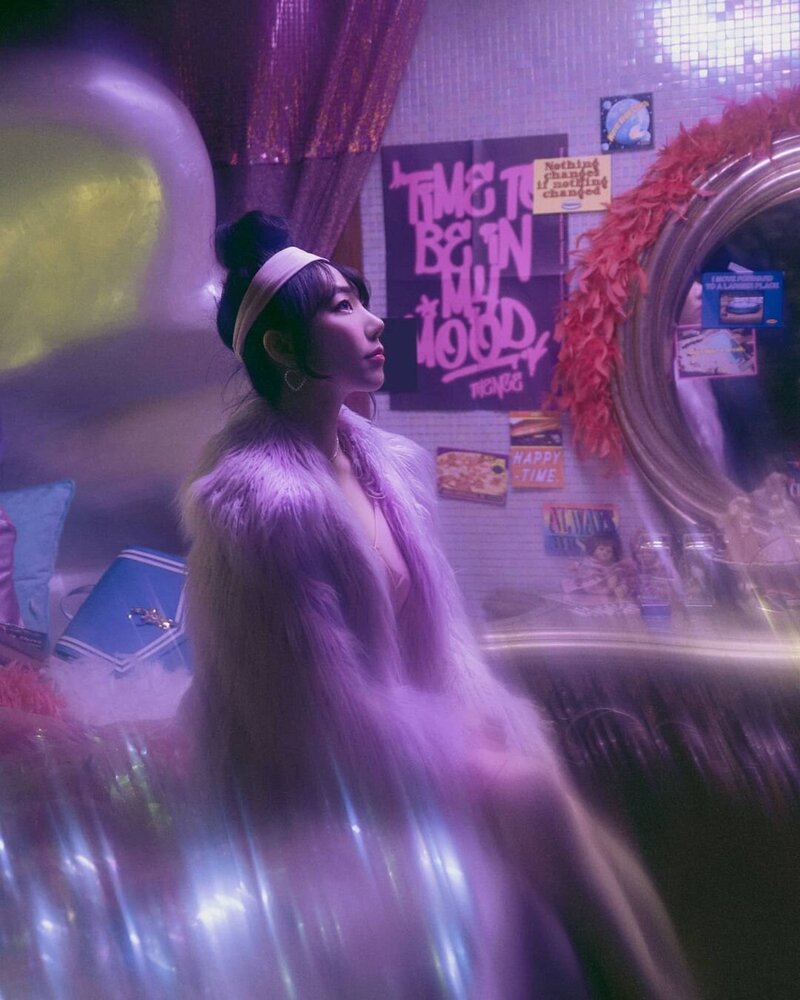 Crystal Tea 'Pink Movie' Photos documents 3