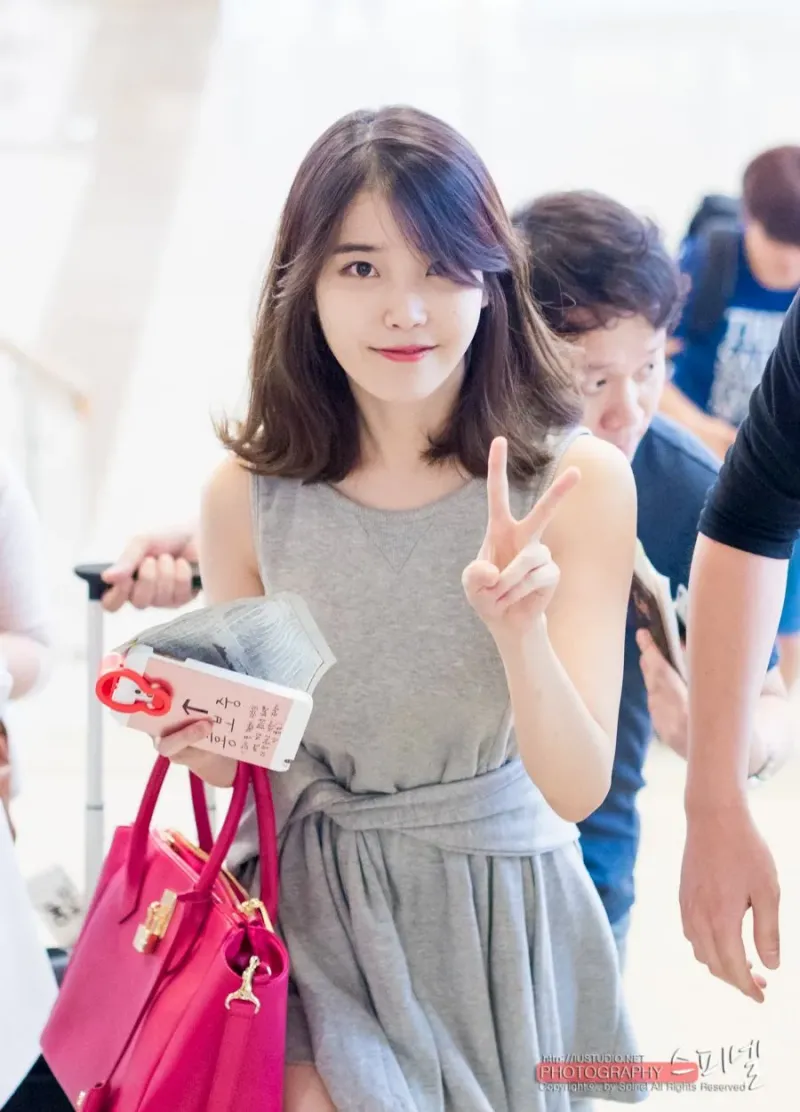 140613 김포공항 출국 아이유 직찍 by 스피넬-7.jpg