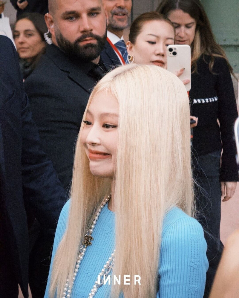 241001 Jennie - CHANEL ss25 Show at Paris Fashion Week documents 3