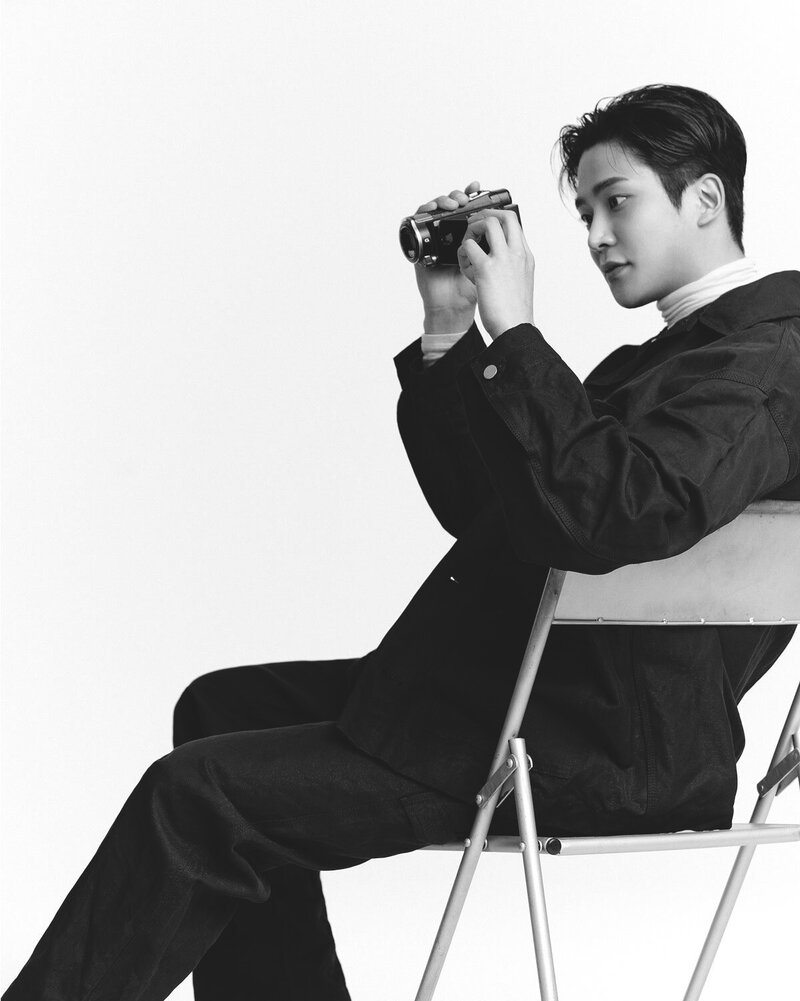 SF9 ROWOON for VOGUE Japan July Issue 2022 documents 8