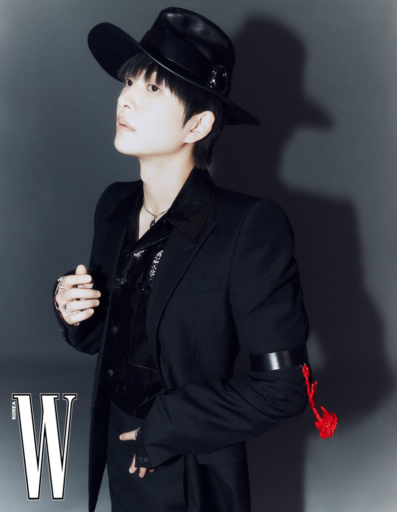 SHINee Onew for W Korea | Septembre 2024 Issue documents 3