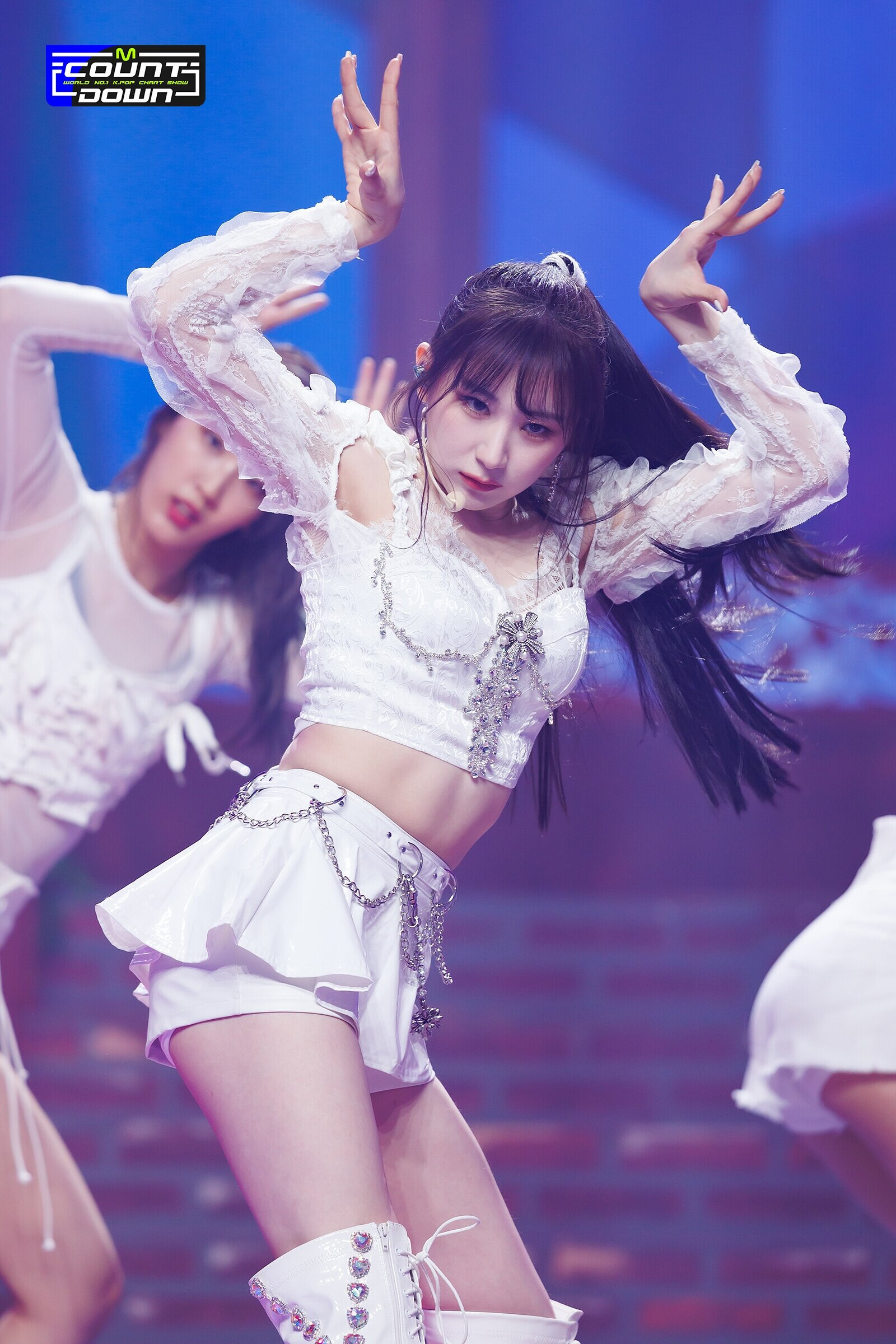 221013 Lee Chaeyeon 'HUSH RUSH' at M Countdown | kpopping