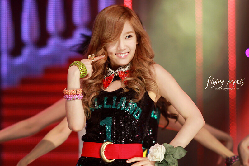 120515 Girls' Generation-TTS Taeyeon at Show! Champion documents 1