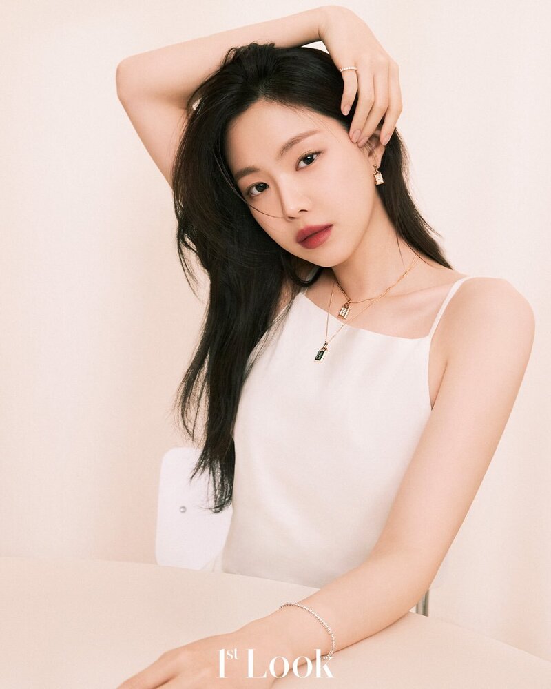 SON NAEUN for 1st LOOK Magazine x GOLDENDEW Jewellery Vol. 260 Issue 2023 documents 3