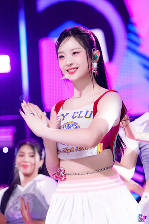 230806 NewJeans Hanni - 'Super Shy' at Inkigayo