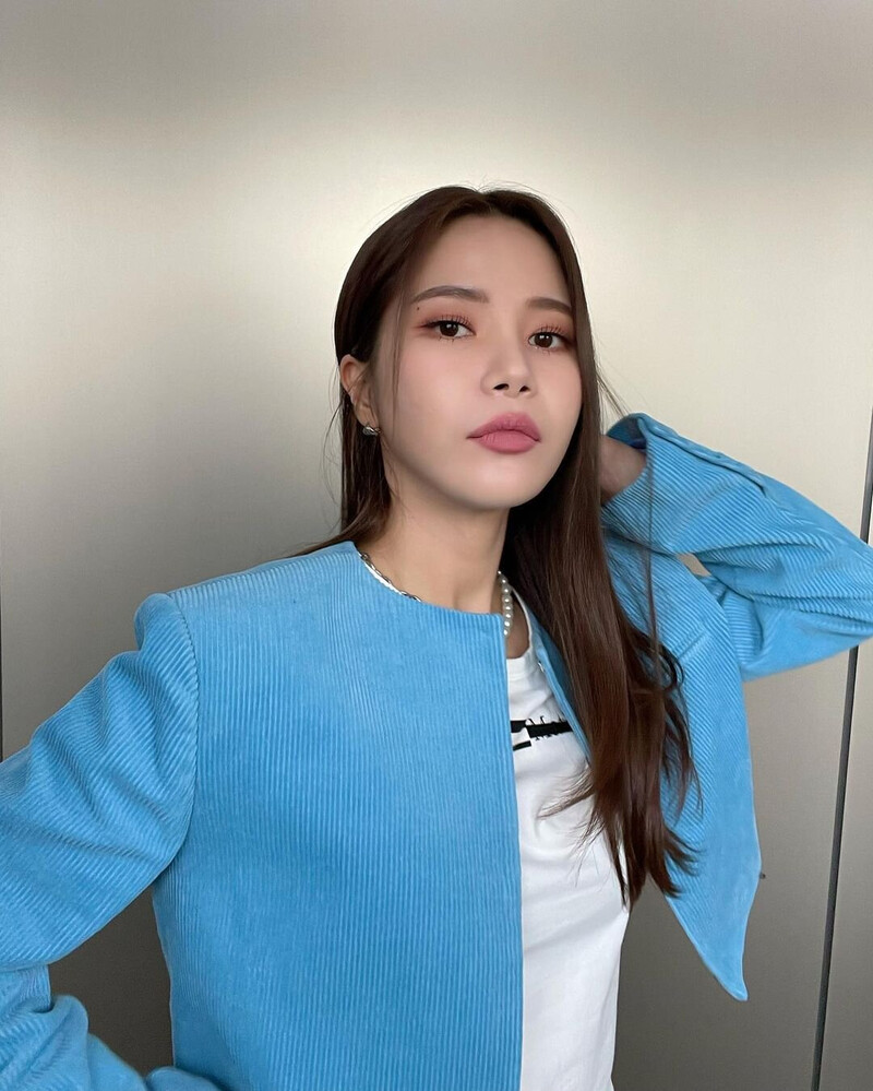 230119 MAMAMOO Solar Instagram Update documents 1