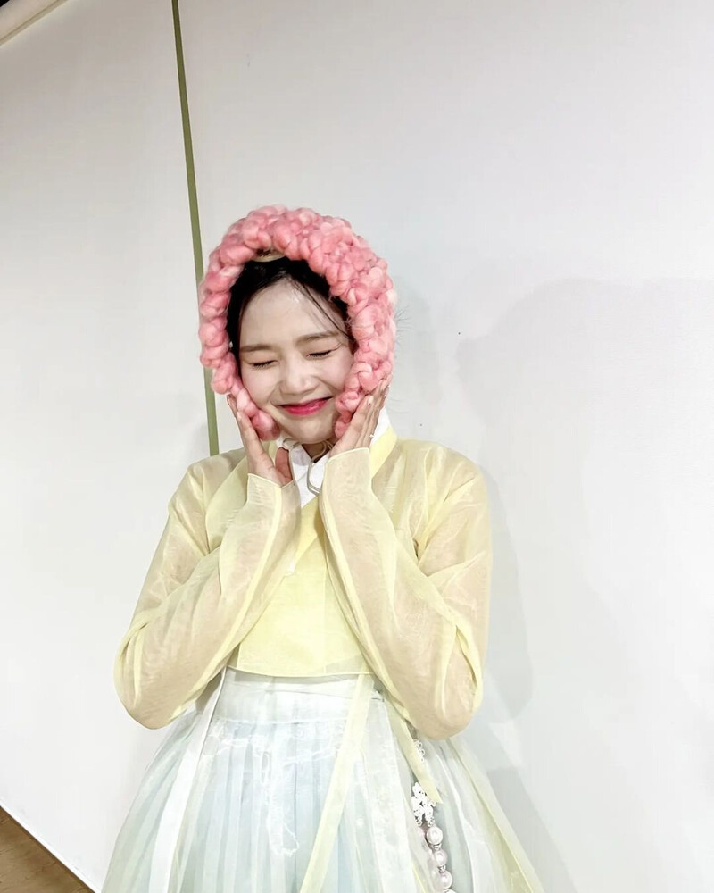 230122 OH MY GIRL Hyojung Instagram Update documents 4