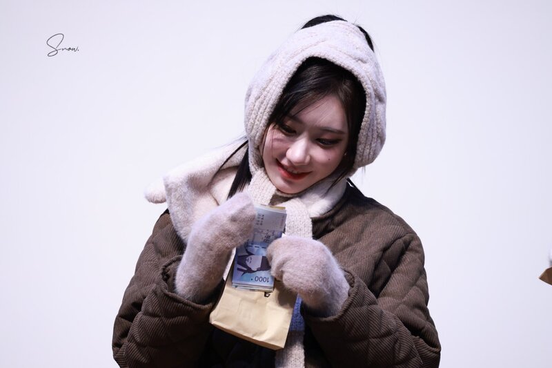 240121 ITZY Chaeryeong - WITHMUU Fansign Event documents 7