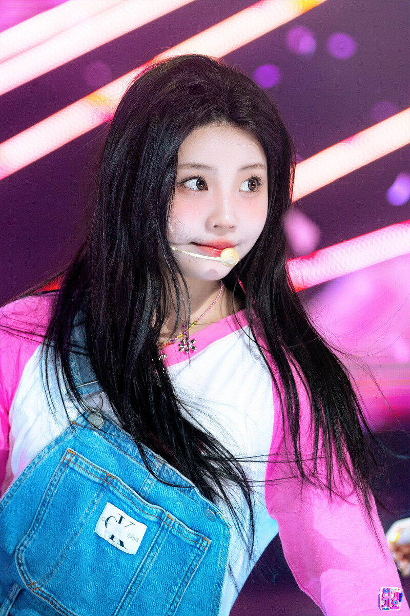 240421 ILLIT Wonhee - 'Lucky Girl Syndrome' at Inkigayo documents 3