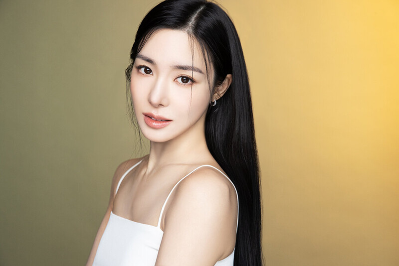 Tiffany Young - StarNews Interview Photo documents 1