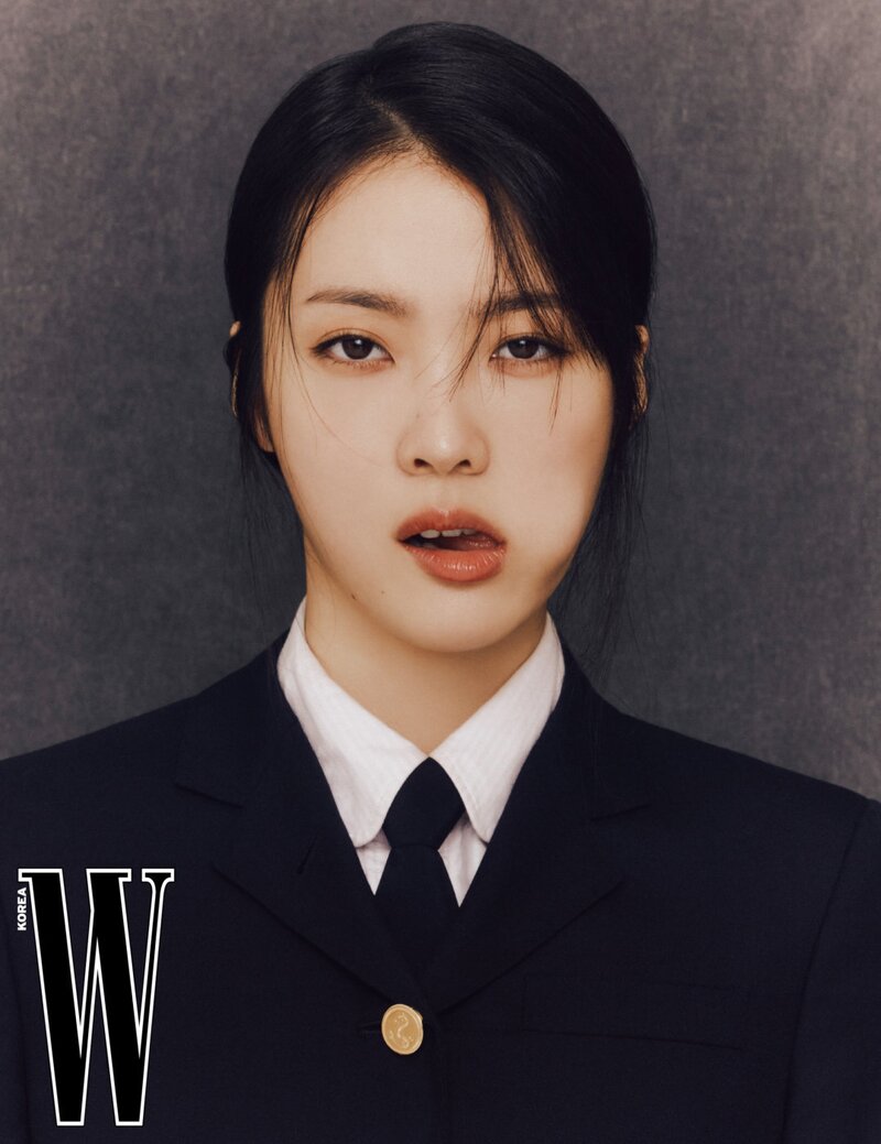 Weki Meki for W Korea Magazine December 2021 Issue documents 10