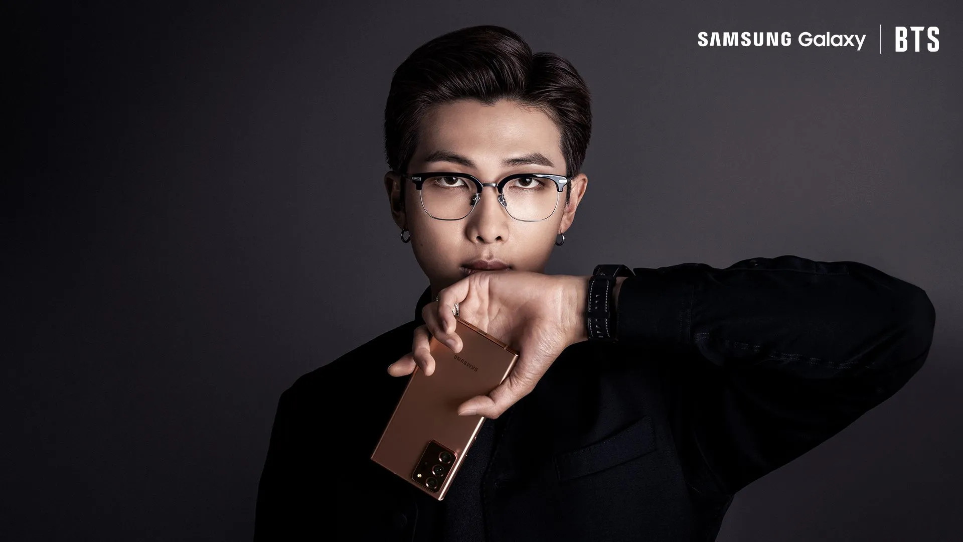 BTS V News / ʟᴀʏᴏ(ꪜ)ᴇʀ on X: Samsung Insta links w/ BTSV's