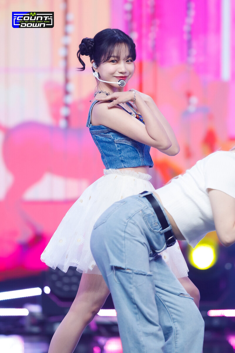 220616 JO YURI - 'Love Shh! ('러브 쉿!)' at M COUNTDOWN documents 13