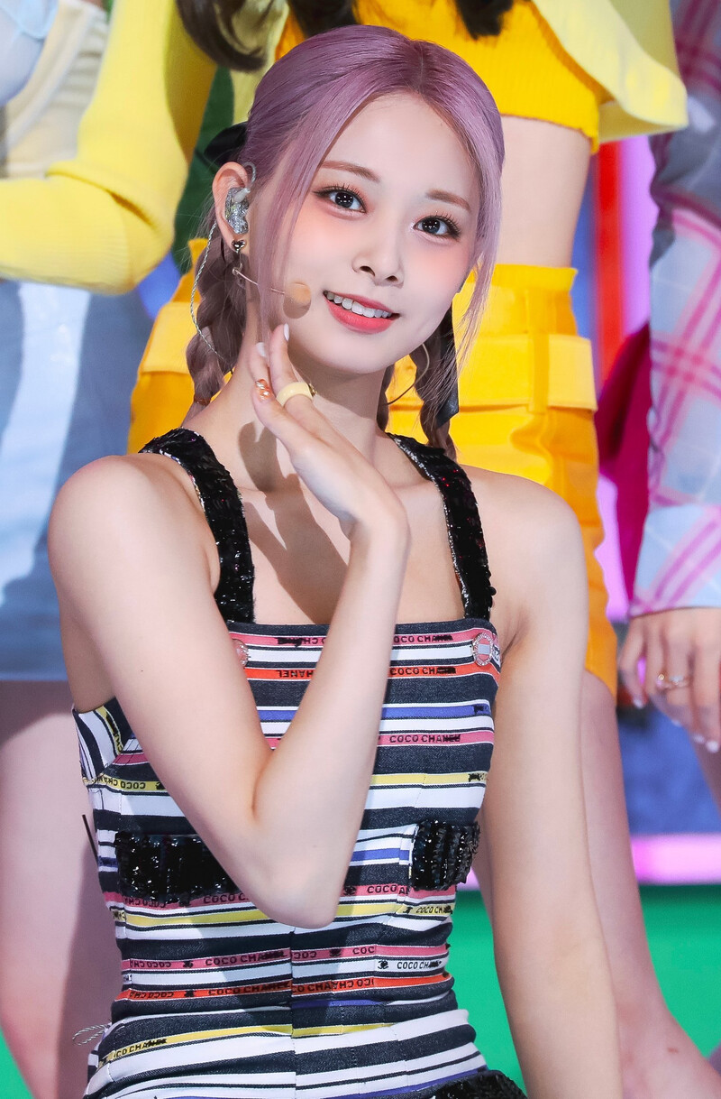 220828 TWICE Tzuyu - 'Talk That Talk' At Inkigayo | Kpopping