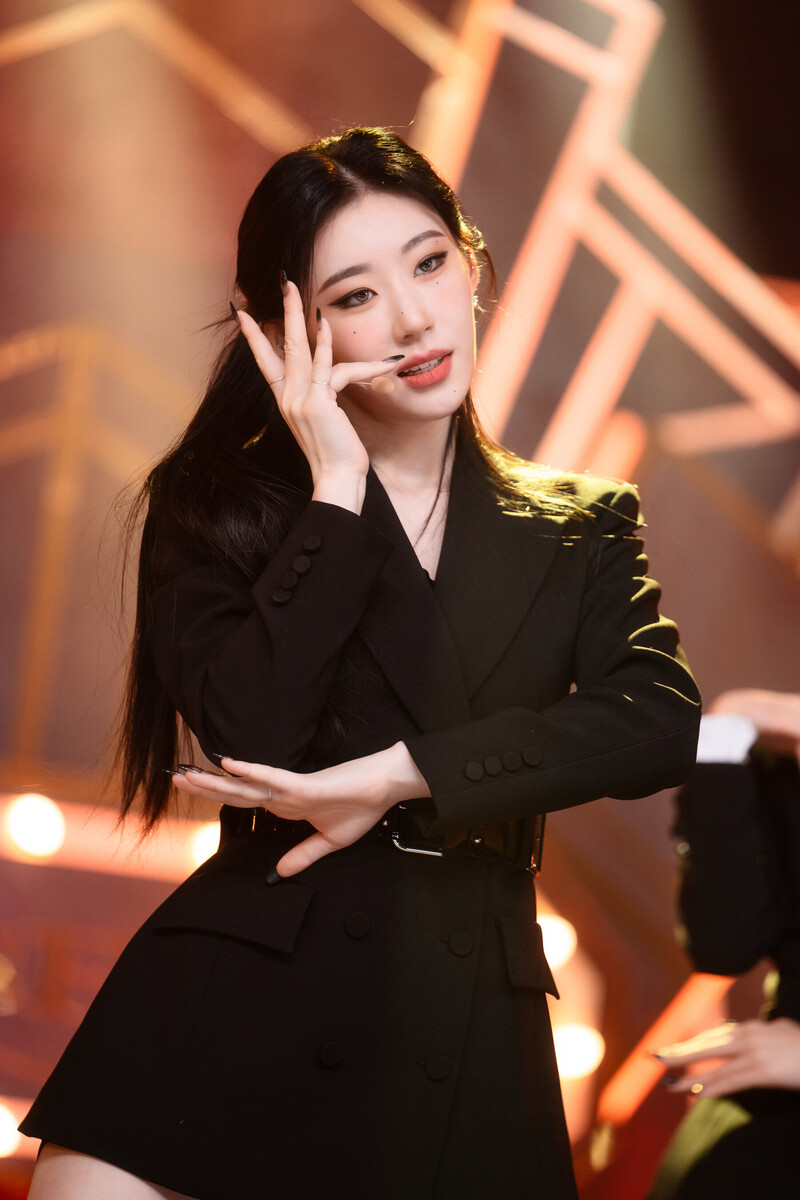 221204 ITZY Chaeryeong - 'Cheshire' at Inkigayo documents 1