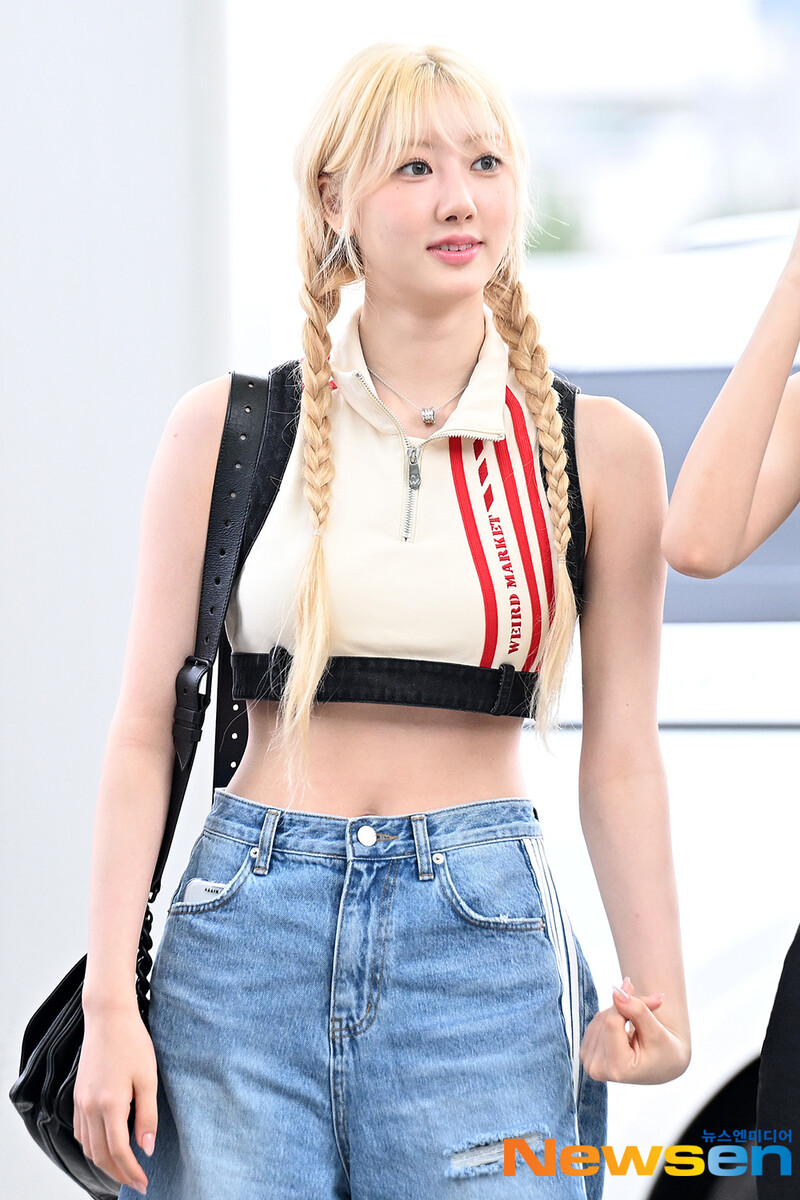 240729 BABYMONSTER Rami at Incheon International Airport documents 6