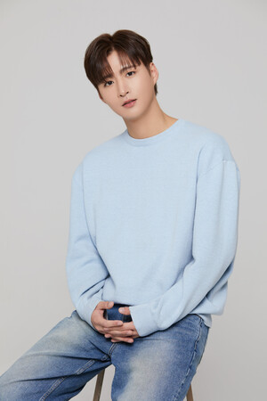 KNK Kim Hyunjong introduction photo