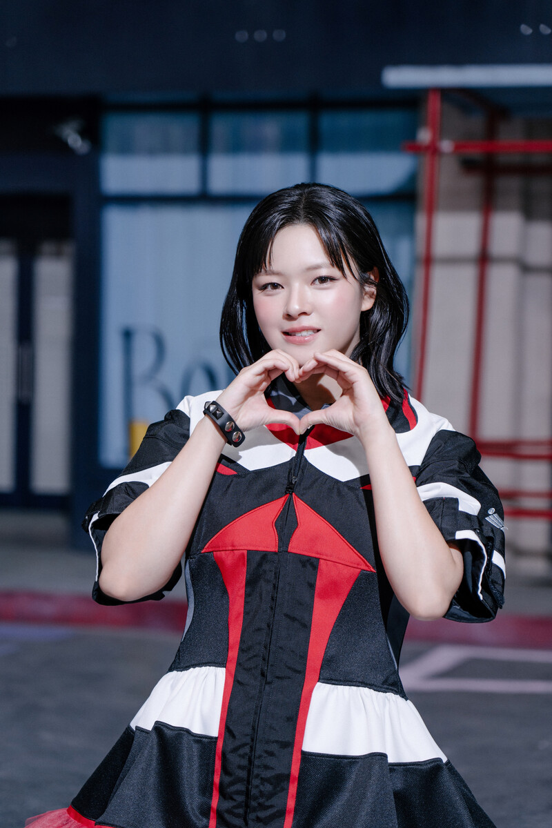 241218 JYP Entertainment Naver Update with TWICE Jeongyeon - 'Strategy' MV Behind the Scenes documents 2