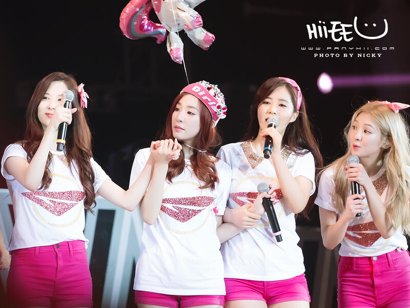 131109 Girls' Generation at Girls & Peace in Hong Kong documents 1