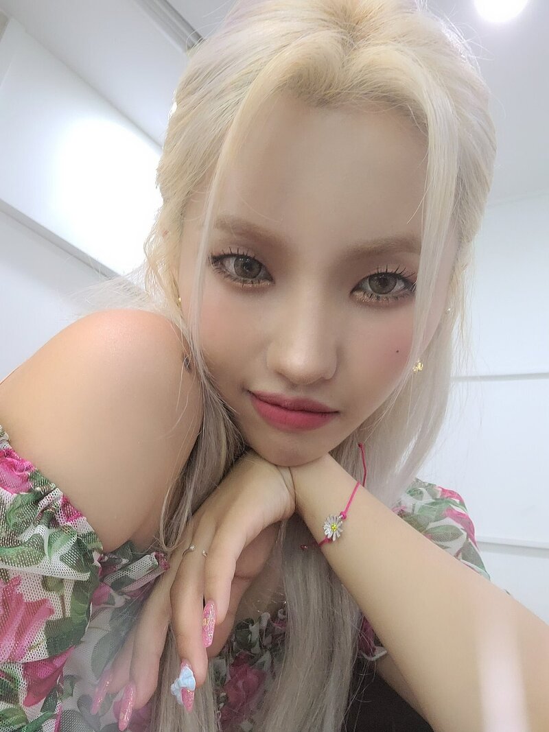 210709 (G)I-DLE Soyeon SNS Update documents 2
