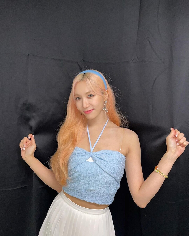 220730 Laboum Soyeon Instagram update documents 1