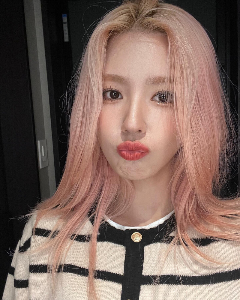 220917 (G)I-DLE Miyeon Instagram Update documents 3