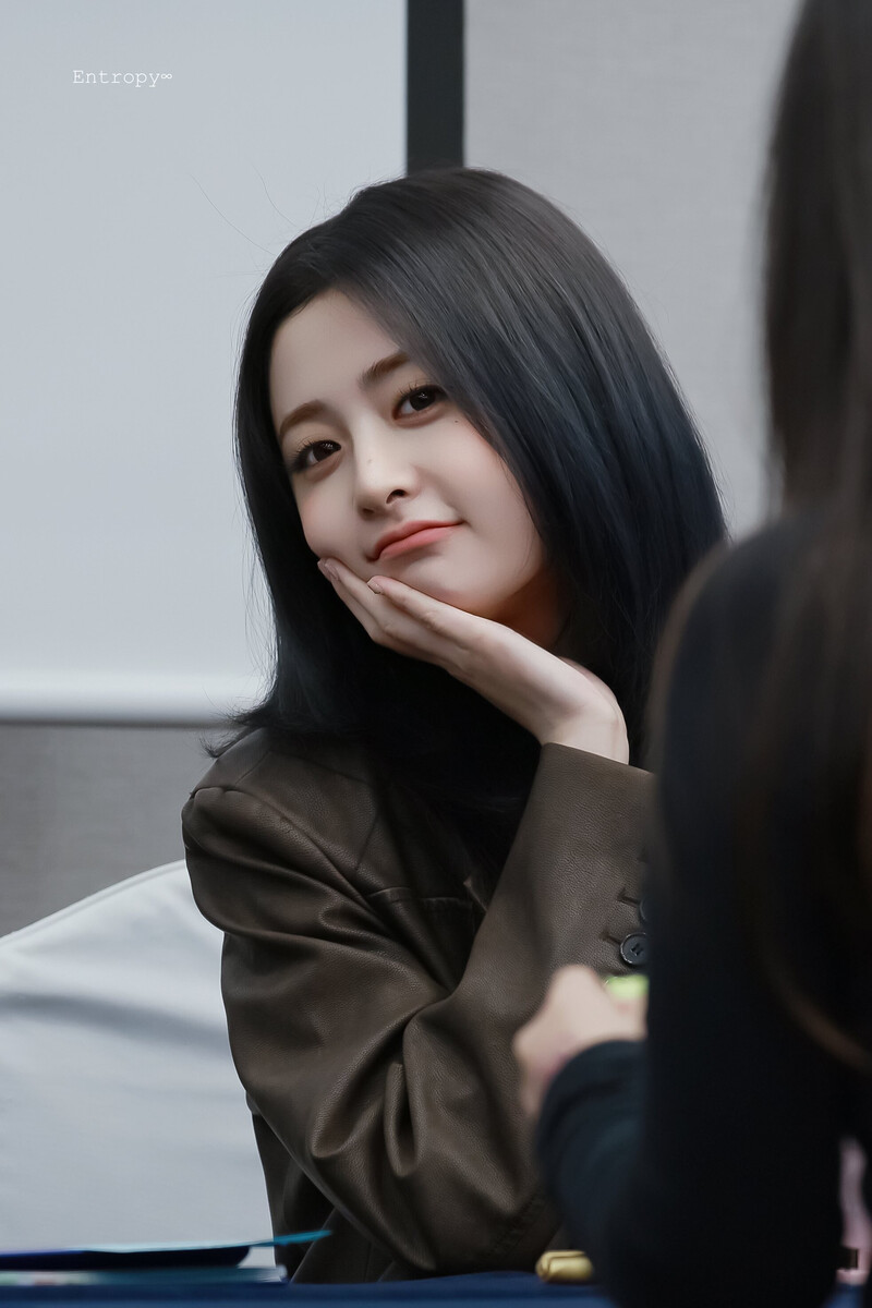 241019 LE SSERAFIM Yunjin - Music Plant Fansign Event documents 2