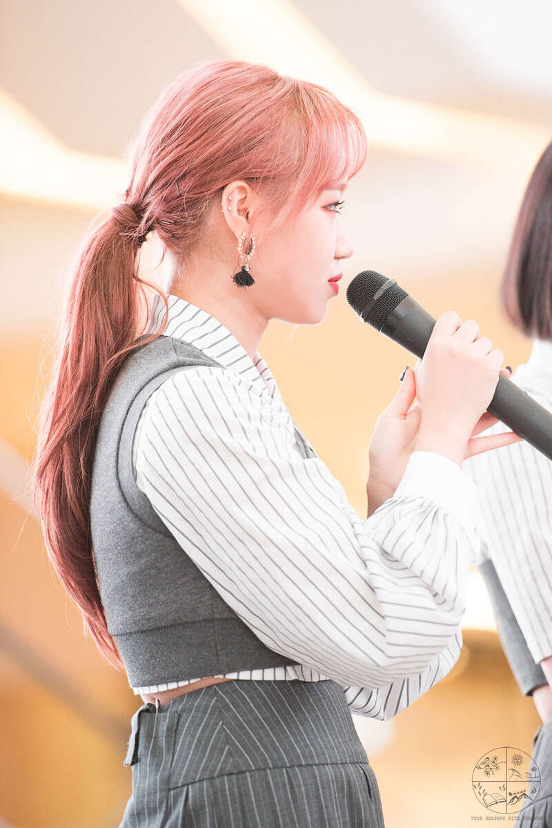 180225 Weki Meki Yoojung at Goyang 'Lucky.' Fansign documents 1