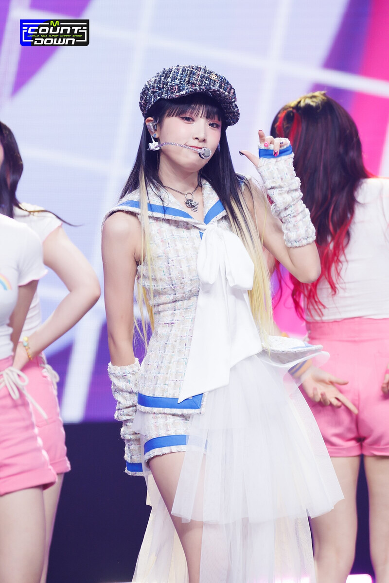 220811 Yena - 'SMARTPHONE' at M COUNTDOWN documents 13