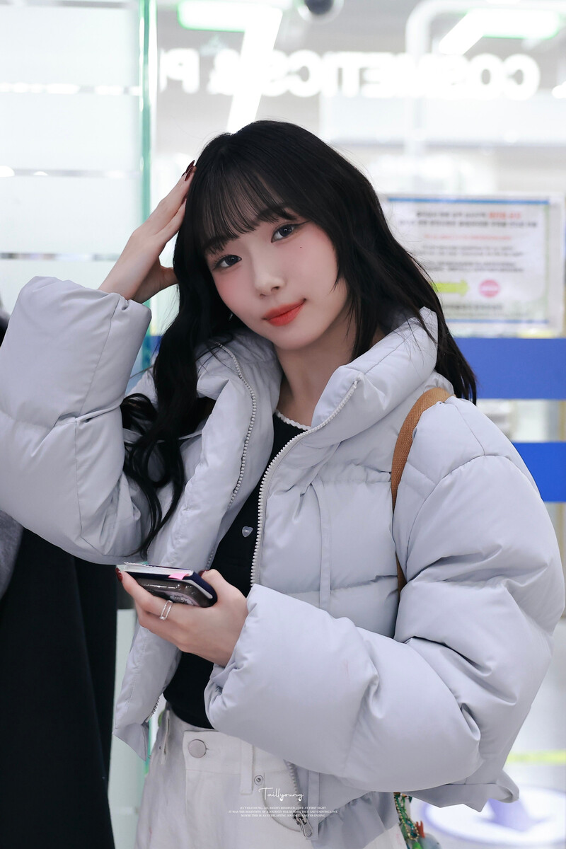 241108 Kep1er Youngeun - Incheon Airport Departure to Japan for SUPERPOP JAPAN 2024 documents 2