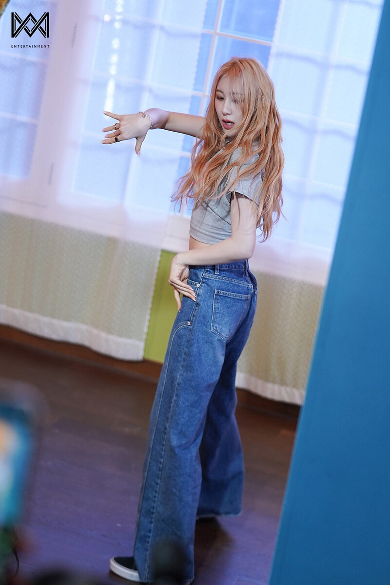 Melon Magazine & WM Naver - LEE CHAE YEON 'KNOCK' MV Behind documents 13