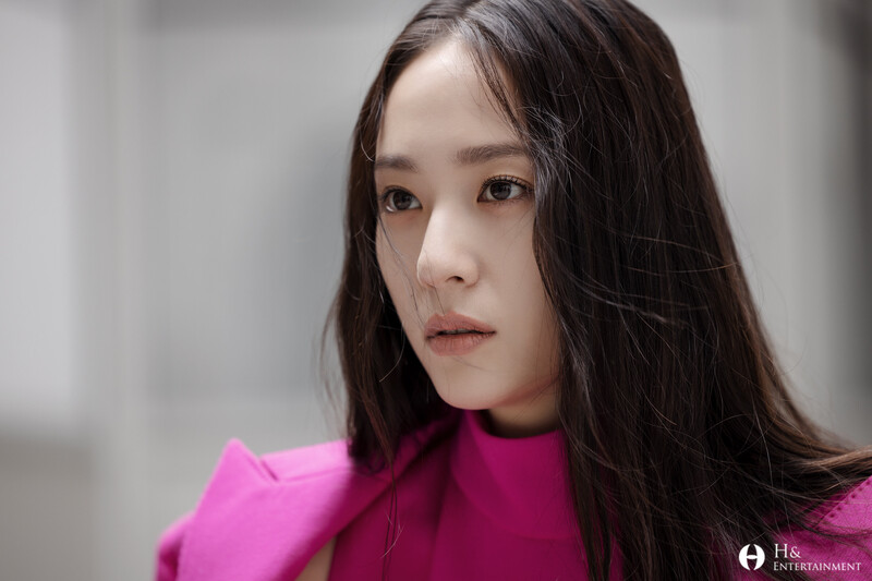 221127 H& Naver Post - Krystal - Prestige Magazine Photoshoot Behind documents 13