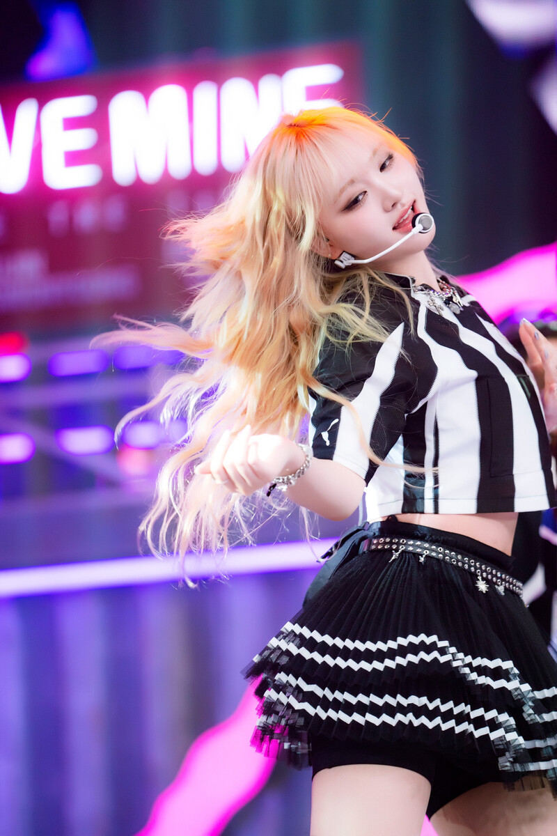 231025 IVE's Liz - 'Baddie' + 'Off the Record' at SBS INKIGAYO documents 5