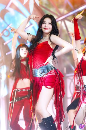 240630 Red Velvet Joy - 'Cosmic' at Inkigayo