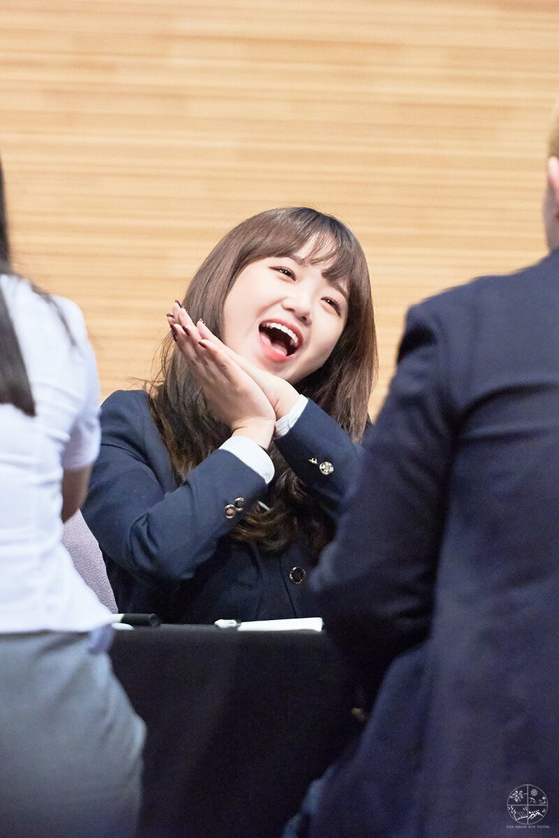 180519 Weki Meki Yoojung at 'Lucky' Gangbyeon Fansign documents 3