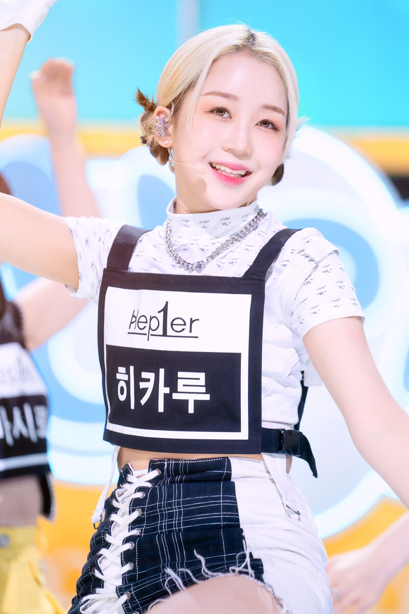 220703 Kep1er Hikaru 'Up!' at Inkigayo documents 17